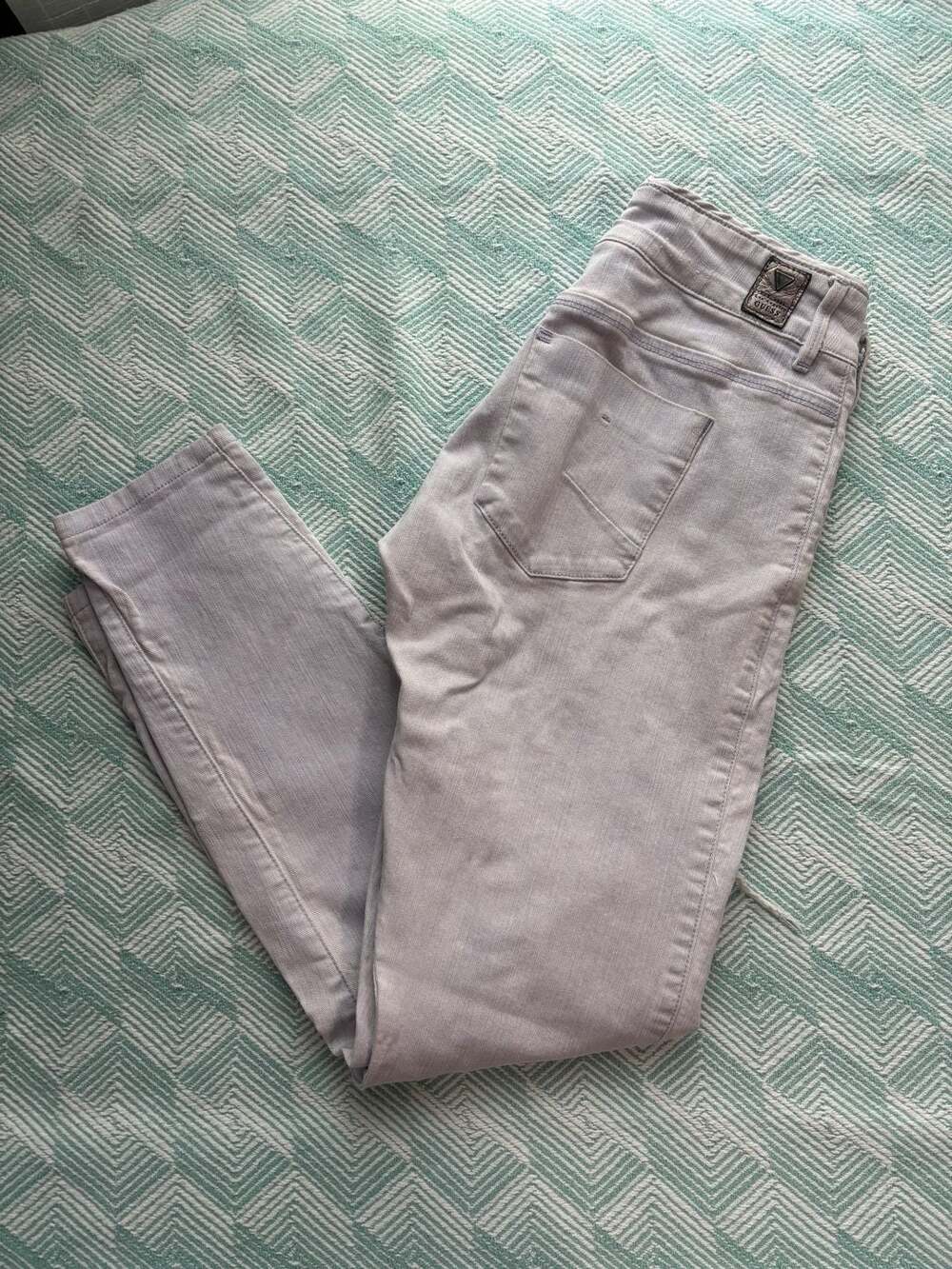 GUESS Los Angeles Women's Zipper Detail Distressed Skinny Jeans in Lavender